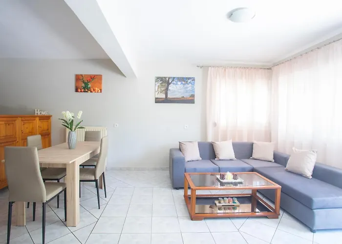 Gianνs Home